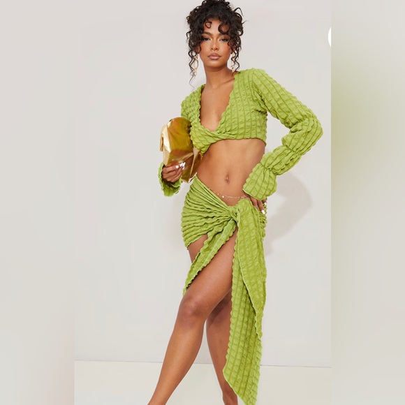 NWT Pretty Little Thing Lime Green Olive Bubble textured Crop Top Sz 4 US / 8 UK - Picture 1 of 8